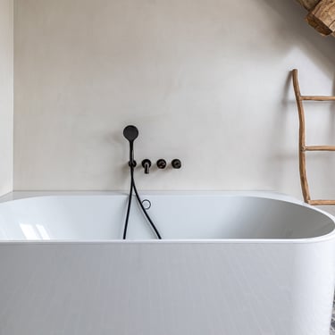 Badkamer muren bekleed in Microtopping door Joca Interior