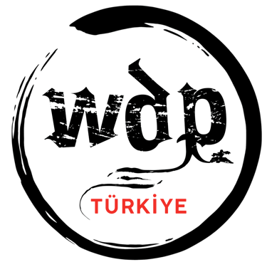 WDP Türkiye logosu. Siyah fırça darbesiyle çizilmiş daire (Enso), WDP harfleri, kırmızı Türkiye ibaresi ve Taiji yapan figür