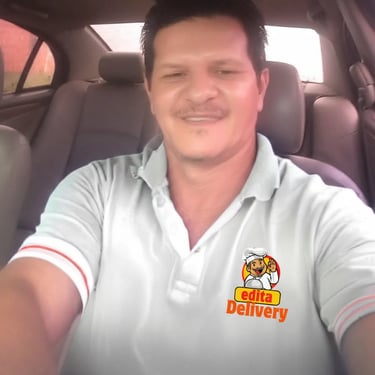 “Marquinhos — Editor-Chefe da EditaDelivery Apaixonado por transformar fotos comuns em imagens que vendem. Com olhar criativo