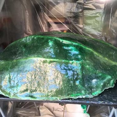 Carapace après la dernière couche de résine et de mat de verre | Performance "Marée Haute" | Fabrication et photo David Noir