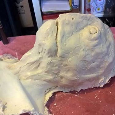 Sculpture du masque de tortue en plastiline | Performance "Marée Haute" | Fabrication et photo David Noir