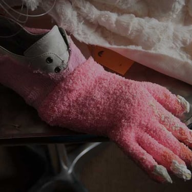 Patte antérieur du rat fixée sur une chaussure | Souris-moi | Fabrication du costume | David Noir