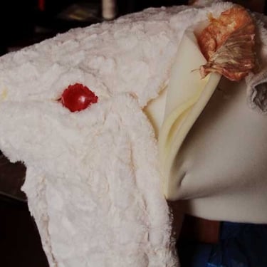 Pose de la fourrure sur la tête du rat | Souris-moi | Fabrication du costume | David Noir