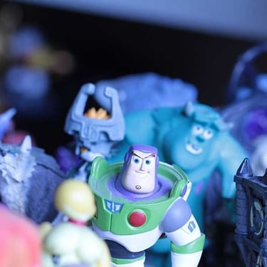 Figurine | Image du diaporama diffusé pendant la performance "Votre enfant n'a qu'un oeil | Photo David Noir