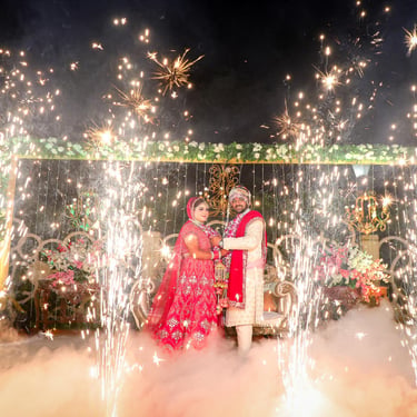 Indian bride in red lehenga, wedding photography by Elegant Photo Studio