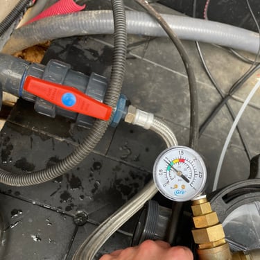 Test de mise en pression de réseau piscine