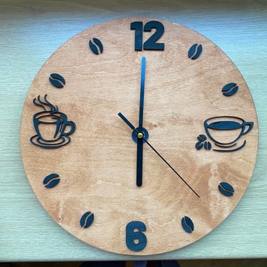 Sieninis graviruotas laikrodis