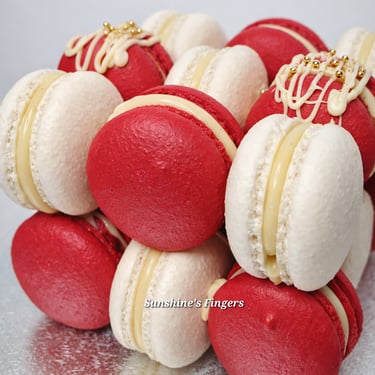 Macarons cube cake rouge et blanc pour anniversaire à Saint-Martin-d'Hères