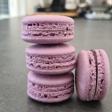 Macarons au bissap pour un anniversaire à Echirolles