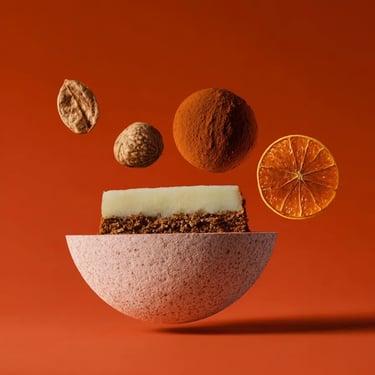 Bodegón de postre con cítricos y bol de terrazo sobre fondo naranja, fotografía de producto creada con IA