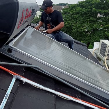 Service rutin Solahart Solar Water Heater di Jakarta oleh teknisi Home Care