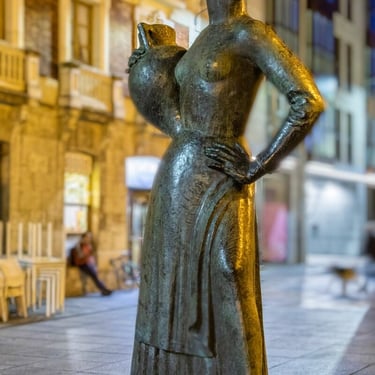 Palencia. Estatua de la Aguadora