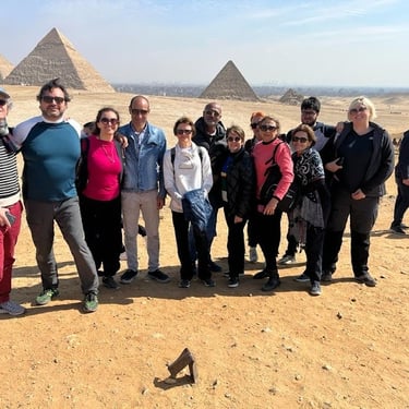 no planalto de gize numa excurcao com grupo de turistas brasileiro 