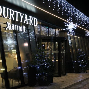 Marriot Kalėdinis restorano dekoravimas kalėdomscijos