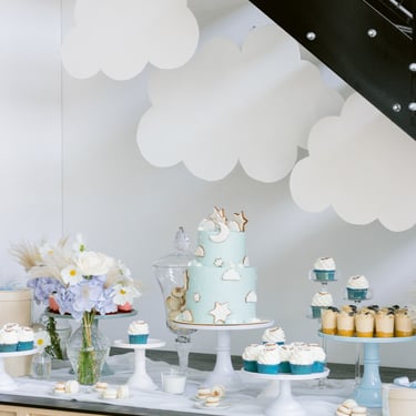 krikštynų tortas saldus stalas debesys žvaigždės