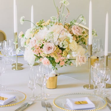 vestuvių dekoratorė floristė saldaus stalo dekoras Krikštėnų dvare stalo dekoras