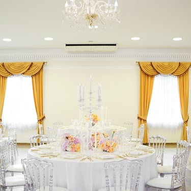 desertų stalo dekoras vestuvėms Vestuvių dekoratorė Floristė La vila Royallle krištolas