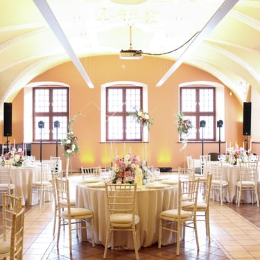 Vestuvių dekoratorė floristė Arkangelo konferenciju centras floristikos ir dekoro paslaugos