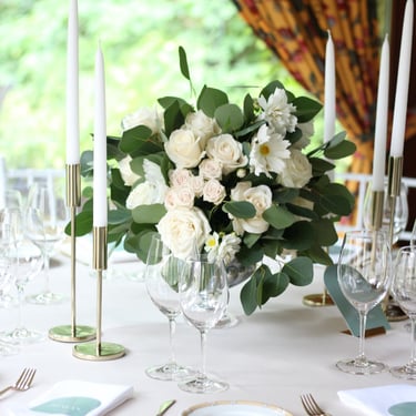 Žalios vestuvės su auksu vestuvių dekoratorė floristė vestuvių floristikos paslaugos