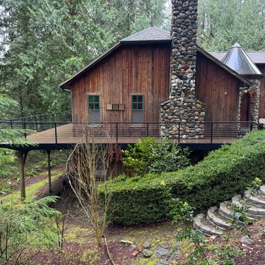 Custom deck and railing completed by Hill Family Homes