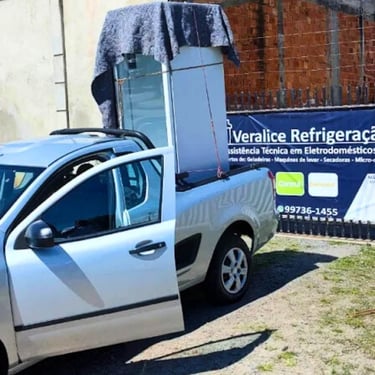 Veículo da Veralice Refrigeração em atendimento de conserto de geladeira em Curitiba.