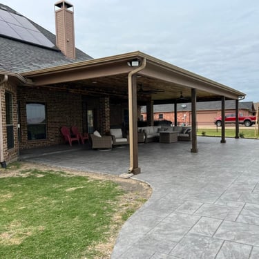Covered patio with stamped concrete
