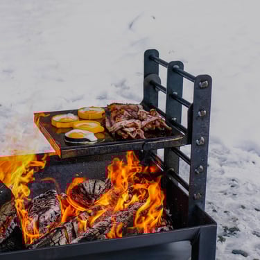 Cooking bacon and eggs on a rawsteelco firepit