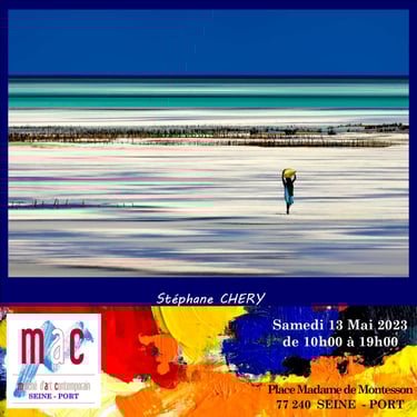 une personne marchant sur une plage à Zanzibar avec un sac jaune sur la tête. Seine Port. MAC