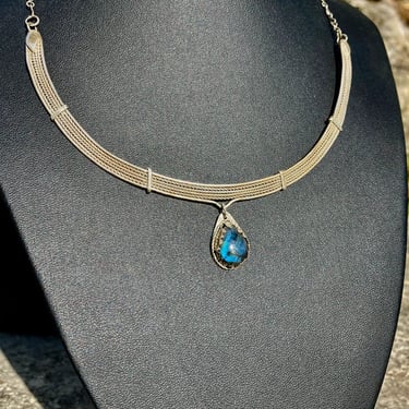 Pendentif fait main en France, argent 925 et pierre labradorite | Handmade silver pendant and natural mineral labradorite