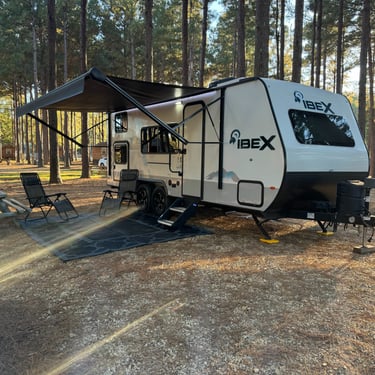 Lightning RV Rentals of Louisiana | Travel Trailer Rentals | Fifth Wheel Camper Rentals