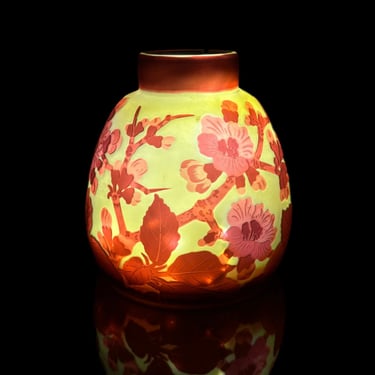 Petit vase Emile Gallé aux fleurs de pommier