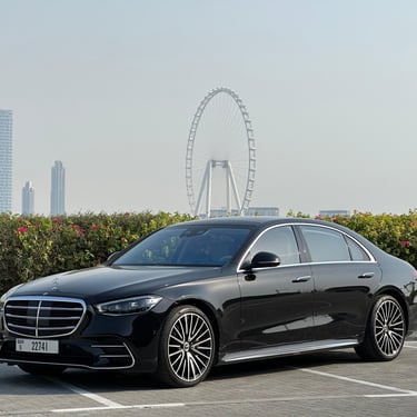 Rent a mercedes benz s class with chauffeur in dubai