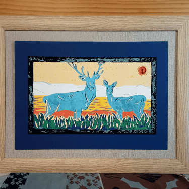 Pareja de ciervos, grabados de linóleo en tamaño carta en diferentes colores y cartulinas.