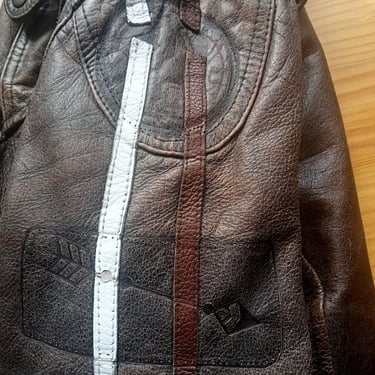 Pirograbado en cuero para chaqueta motera.