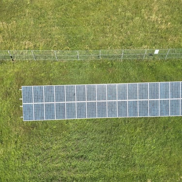 saulės elektrinė ant žemės