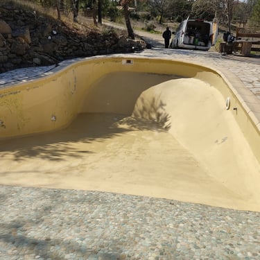 Poseur peinture piscine jaube sable arcane industries