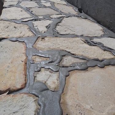 villa di lusso con rivestimenti in pietra incolla