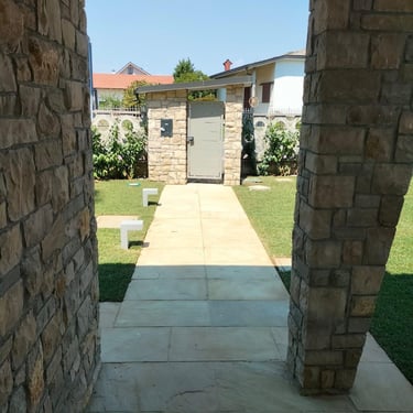 villa di lusso con rivestimenti in pietra incollata