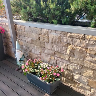 villa di lusso con rivestimenti in pietra incollata