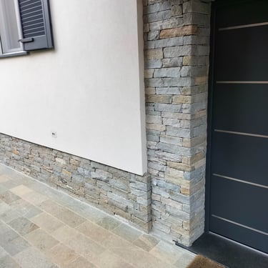 villa di lusso con rivestimenti in pietra incollata