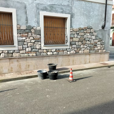 villa di lusso con rivestimenti in pietra incollata