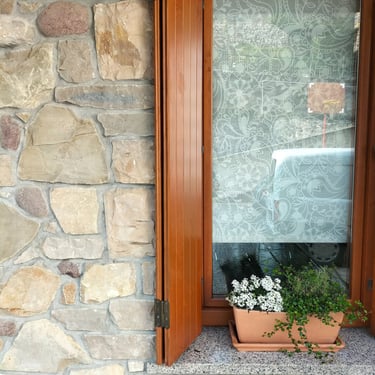 villa di lusso con rivestimenti in pietra incollata