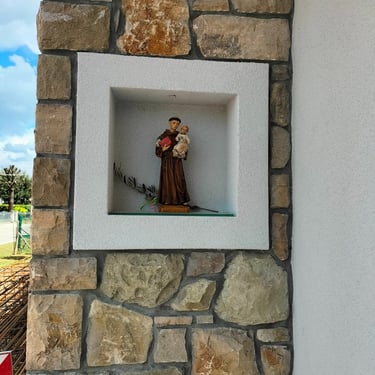villa di lusso con rivestimenti in pietra incollata