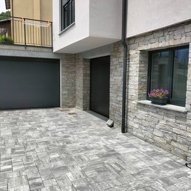 villa di lusso con rivestimenti in pietra incollata