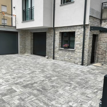 villa di lusso con rivestimenti in pietra incollata