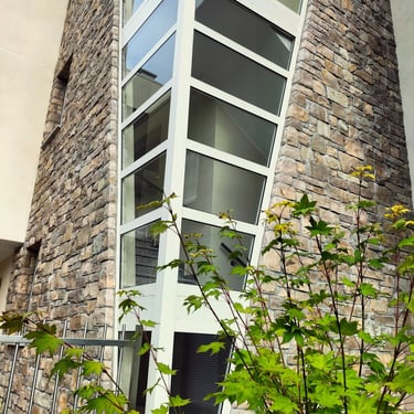 villa di lusso con rivestimenti in pietra incollata