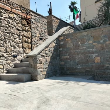 villa di lusso con rivestimenti in pietra incollata
