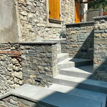 villa di lusso con rivestimenti in pietra incollata