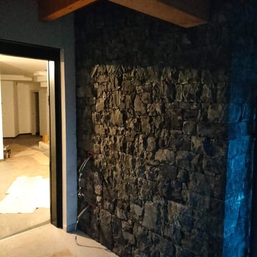 villa di lusso con rivestimenti in pietra incollata