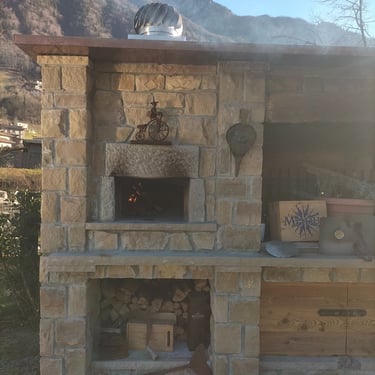 villa di lusso con rivestimenti in pietra incollata